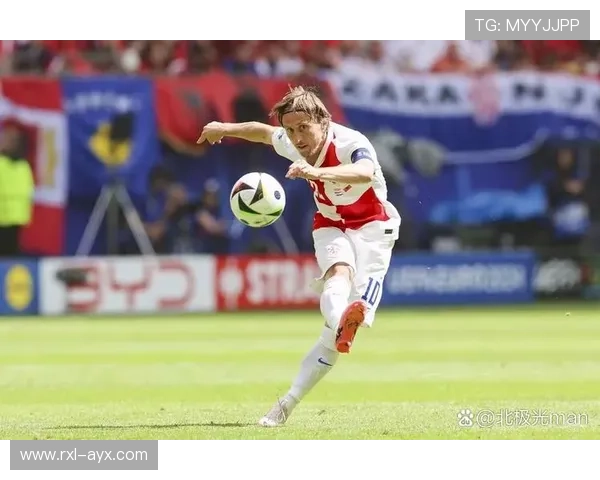 莫德里奇精准助攻助克罗地亚队逆转取胜